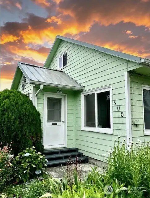 Front door to the enclosed porch