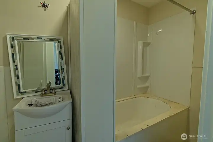 Main floor bath w/ clawfoot tub Main floor bath w/ clawfoot tub