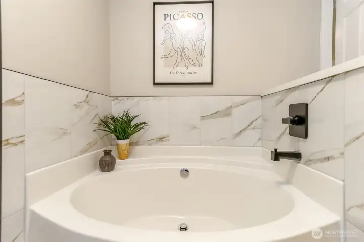 Primary soaking tub
