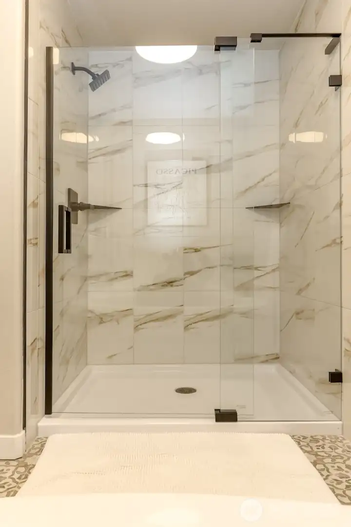 Tile Surround Primary Shower
