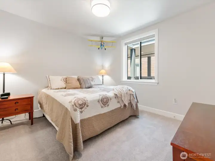 Spacious guest bedroom ideal for family, visitors or a home office. Spacious guest bedroom ideal for family, visitors or a home office.