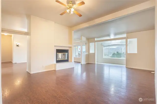 Double sided fireplace, open 2nd living room