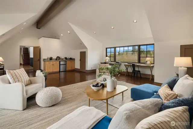 Bonus room with wet bar above garage and same floor as upstairs bedrooms