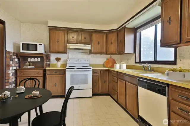 Spacious Eat in Kitchen with views