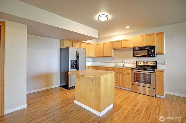 Open 2nd Kitchen w/ Island~