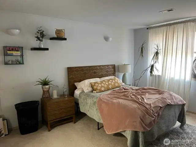 bedroom upper unit