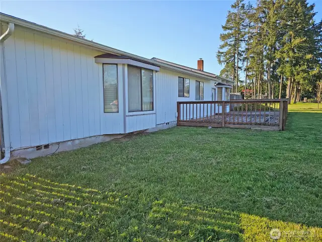 Good size front deck facing Sunrises.