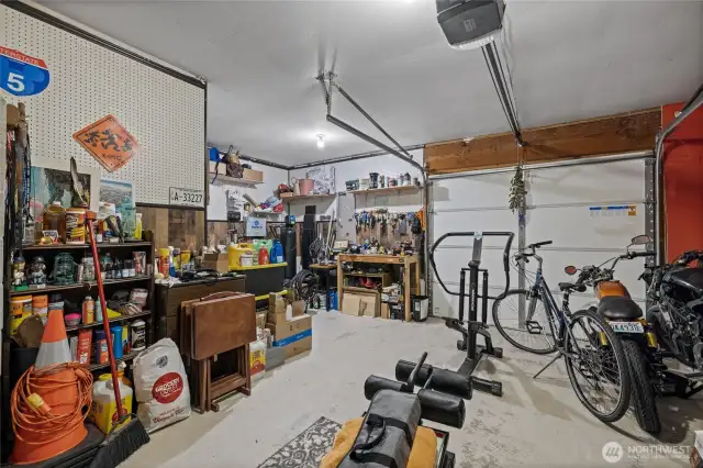 Single car garage is deceivingly large!