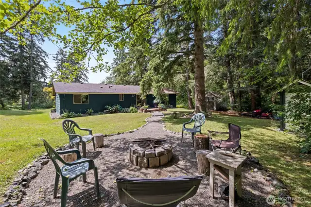 Enjoy summer evenings with friends outdoors breathing fresh air off Mats Mats Bay!