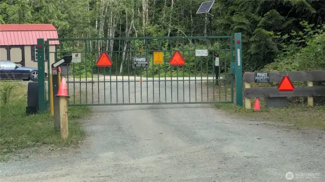 Close gate both ways
