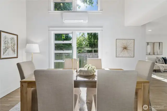 Two story ceilings and windows