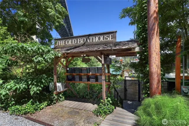Old Boathouse Dock consists of 10 amazing floating homes on a condo dock.