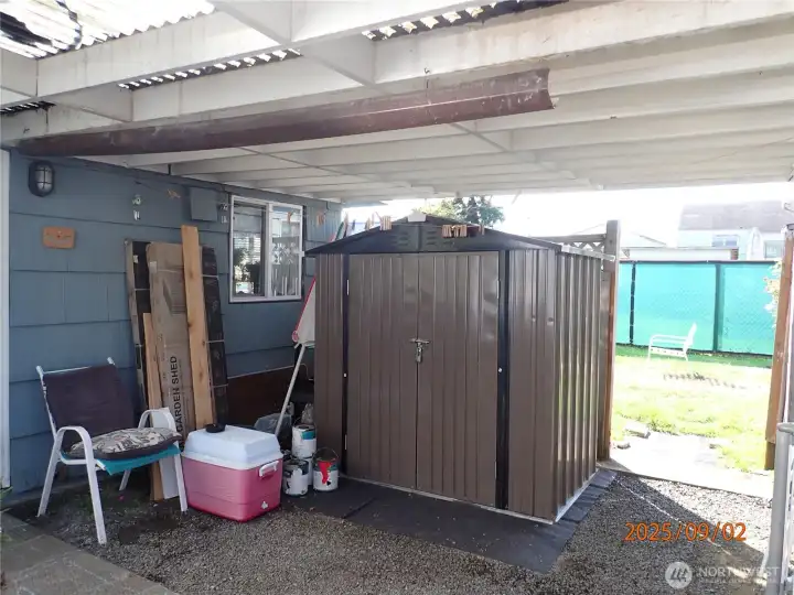 Covered patio to back unit