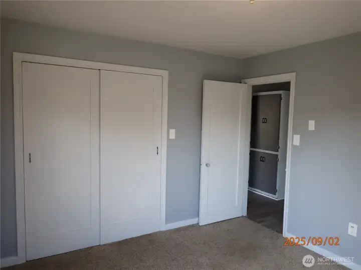 Front unit right bedroom