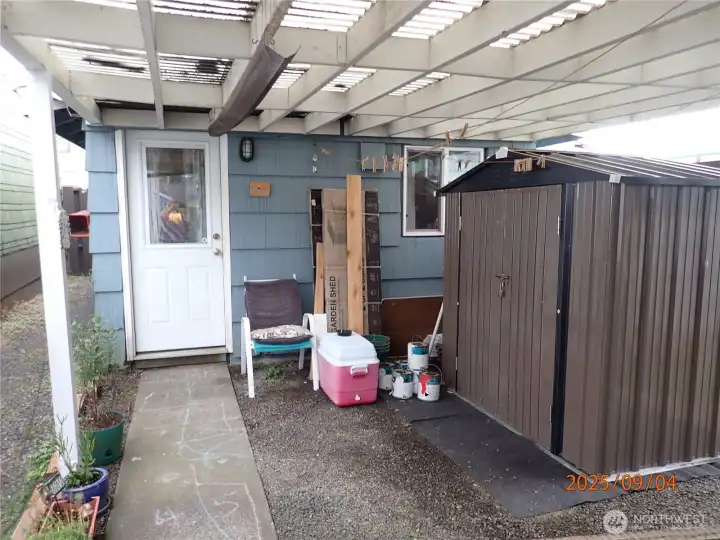 Back unit entrance