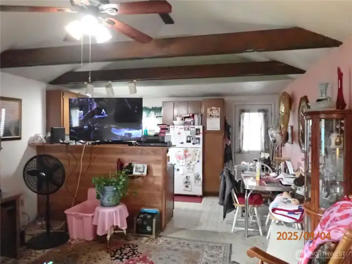 Back living room to kitchen