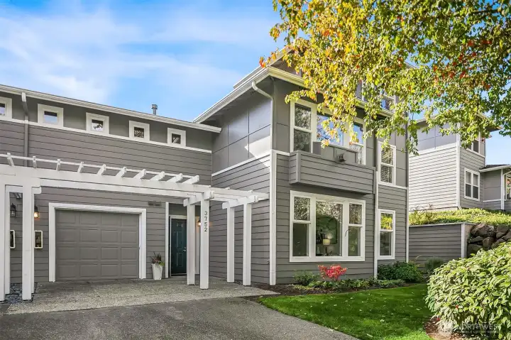 Welcome to this ground floor home in Providence Point!