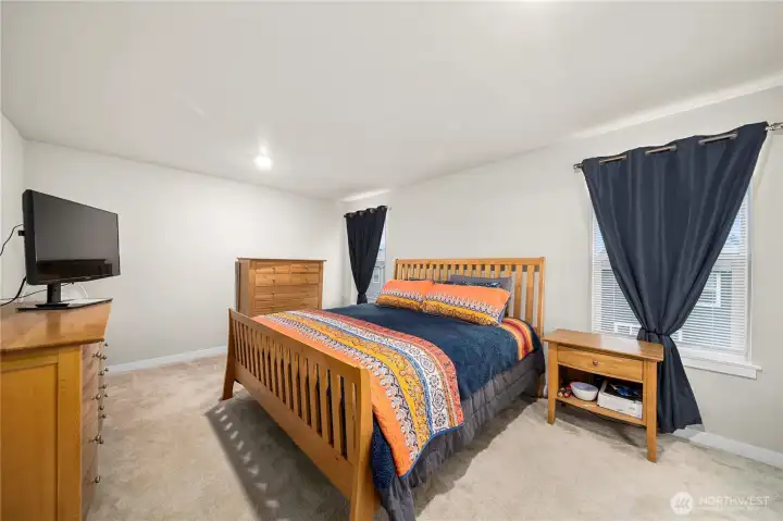 Huge primary bedroom