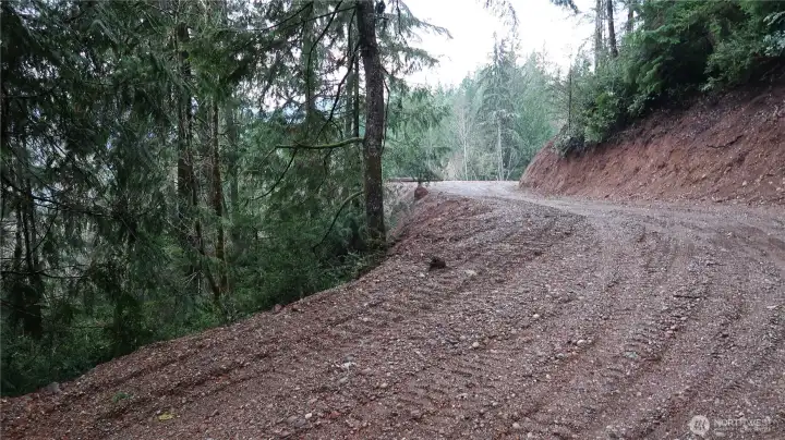 Driveway is nice and wide