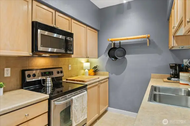 Smooth-top electric range and integrated microwave.