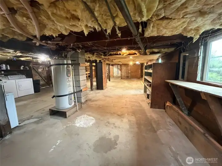 Basement w/garage space