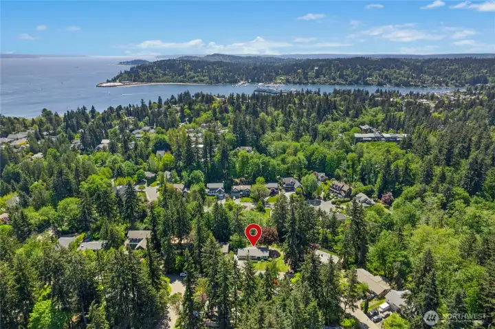 Location provides easy access to ferry terminal, Winslow Way, local shopping, island schools, and more