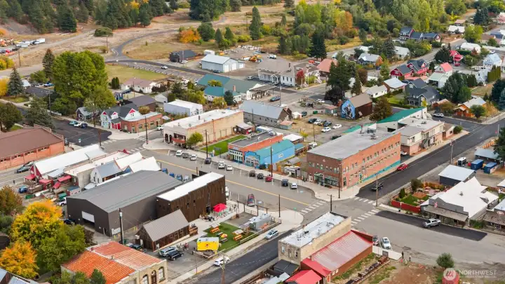 Explore the picturesque streets, visit local shops and restaurants, and discover the many parks and recreational areas that Roslyn has to offer. Whether you're seeking a peaceful retreat or an active community, Roslyn has something for everyone.