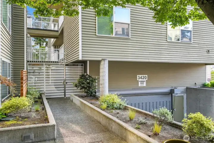 Exterior entrance - no stairs from street to unit!