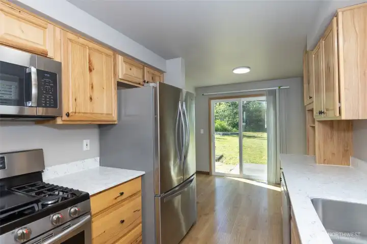 Kitchen/dining area vacant