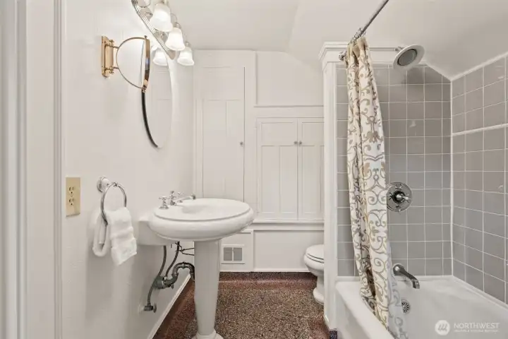 2nd Floor Bath