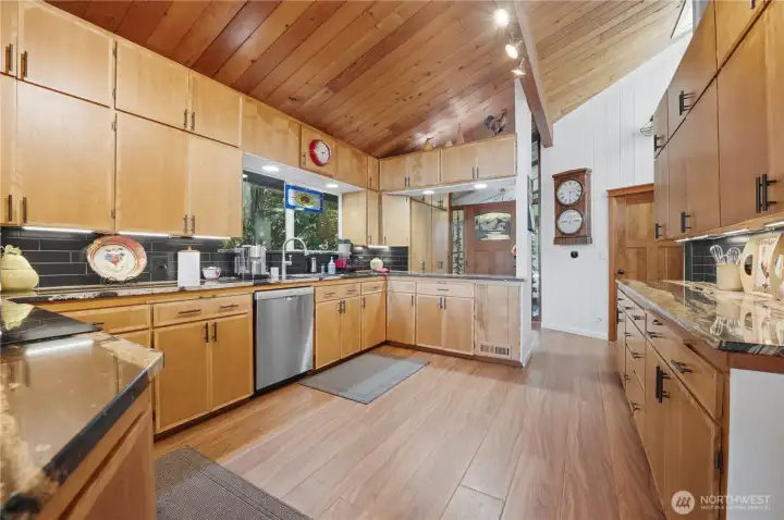 Lots of cabinets in the kitchen