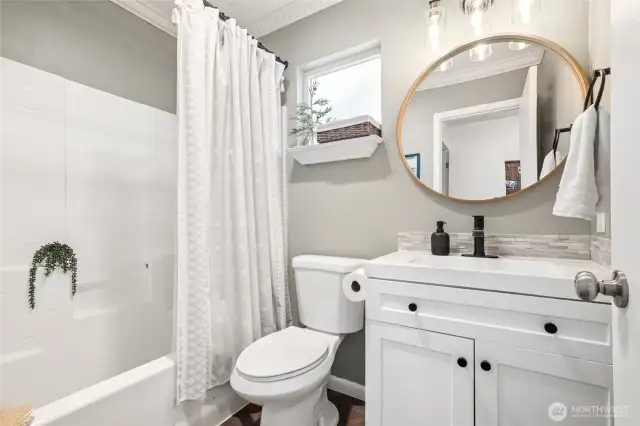 Upstairs full bath