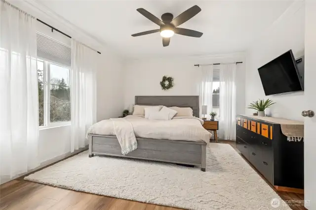 Primary suite with full bath and walk in closet!