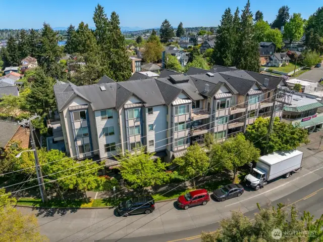 Aerial of Atwater Park Condo building in Magnolia. Pet friendly, no rental cap, two parking spaces, and centrally located located to all things Magnolia; mere blocks to Discovery Park, Fisherman’s Terminal, Ballard Locks, Magnolia “Village”, local K8 & elementary schools, Pop Mounger Pool and more.  Not to mention an easy commute into downtown and South Lake Union.