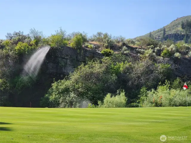 Oroville Golf Club has beautiful backdrop views