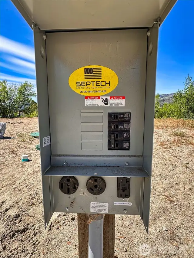 Upper tier 100amp panel RV plug installed (50amp, 30amp, 20amp)
