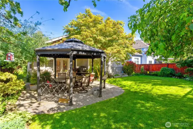 Cabana/gazebo to enjoy your private garden