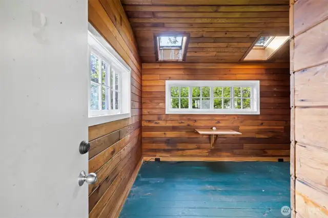 Detached cabin