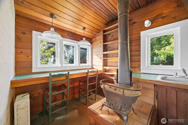 Detached cabin