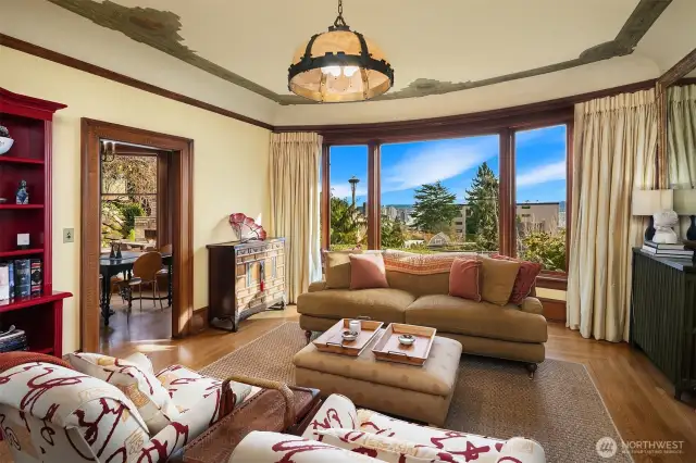 The sunny and bright family room has sparkling views spanning the Space Needle to Alki Point and beyond!
