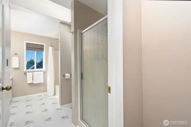 Primary bath with separate shower and bath tub.