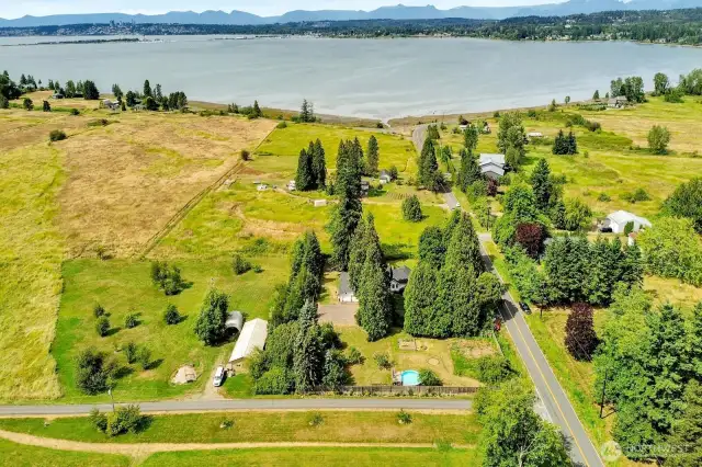 Semiahmoo and Drayton Harbor to the north