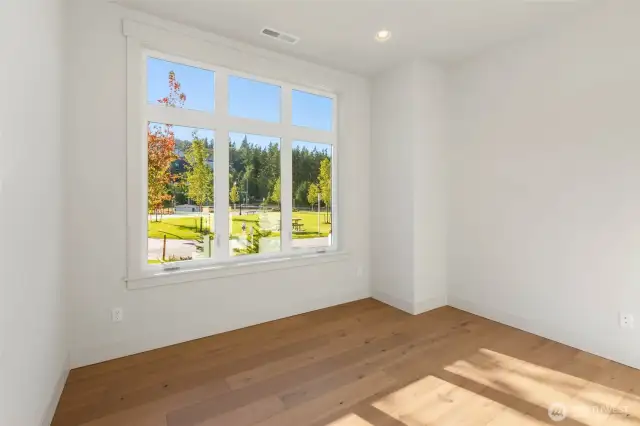 Main floor office space/5th bedroom