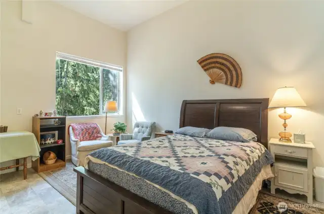 Shop has Studio Apartment