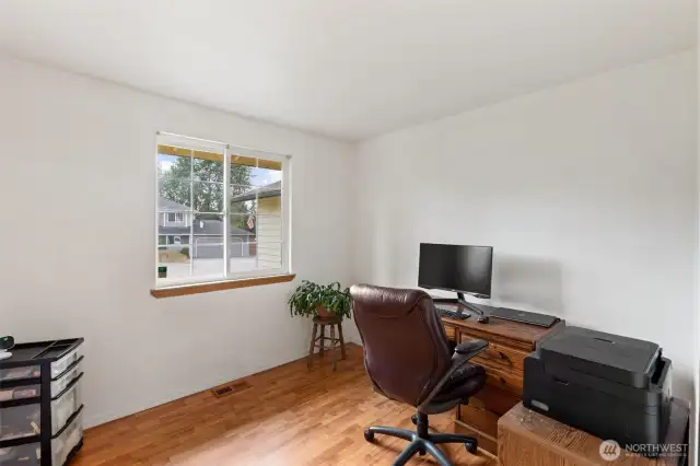 Bedroom / Office