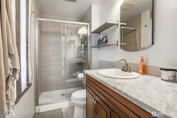 Updated primary on-suite 3/4 bathroom