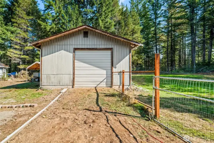 detached garage/shop