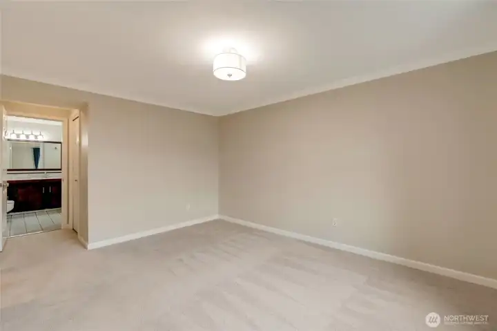 Primary Bedroom w / Walk-in Close