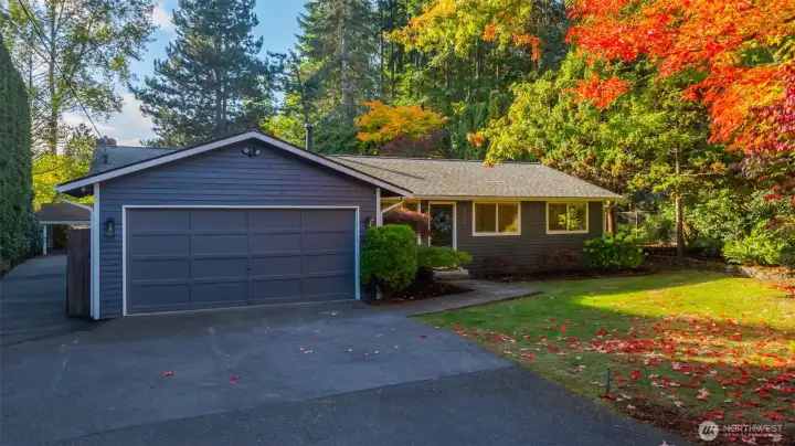 Colorful views all year long, a sanctuary minutes from downtown Bothell, Canyon Park & Woodinville.