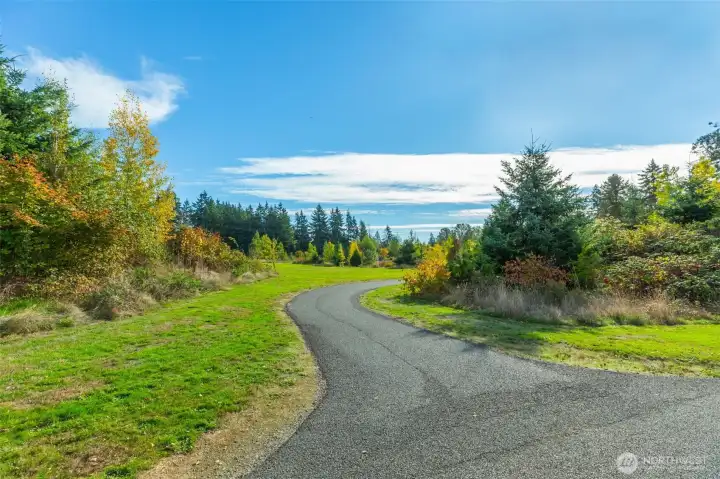 One of Bothell's favorite parks, Miner's Corner, is less than a 5 minute walk away!